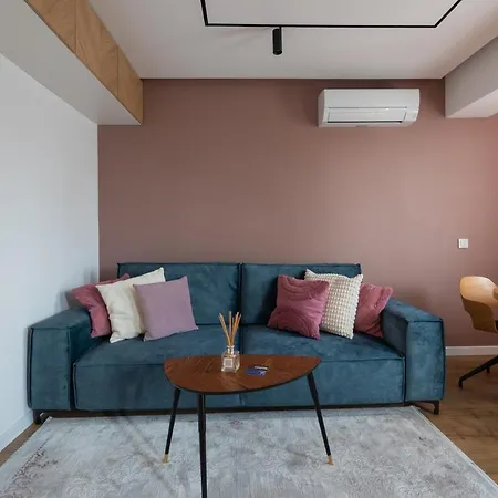 Opal Beachfront Warna