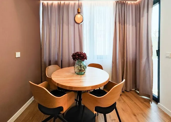 Opal Beachfront Warna